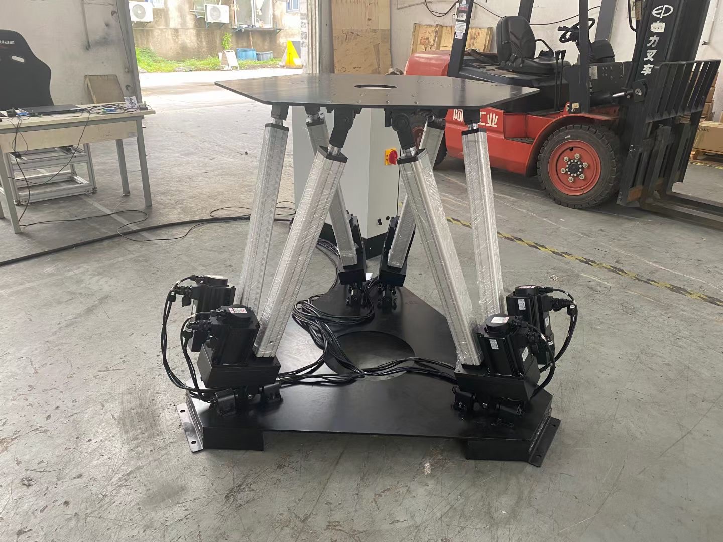 Platform Gerak Enam Derajat Kebebasan 6 Sumbu Muatan 1000kg Langkah FDR 500mm